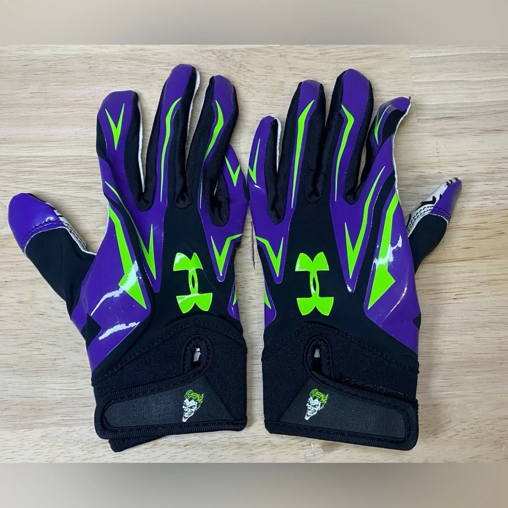 Under Armour Joker Alter Ego Football Gloves Youth Small YSM 1268328 Rare DC